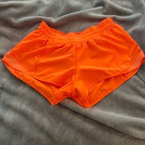 lulu lemon 2.5 inch Hotty hot shorts low rise